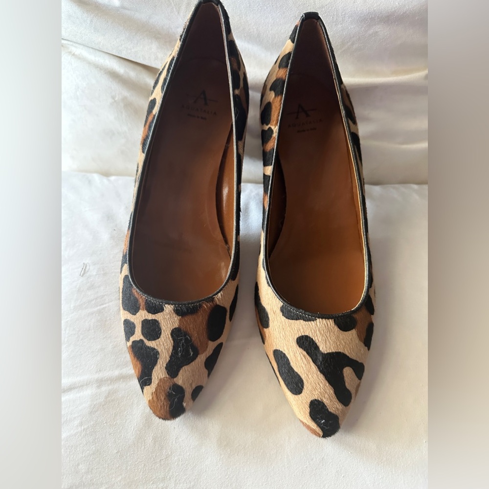 Never worn leopard print pumps